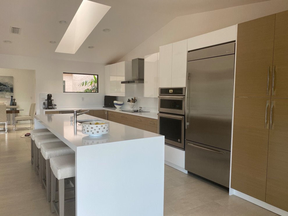 Contemporary Beach Kitchen